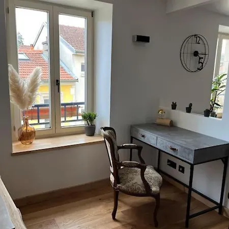 Vieille Apartment *