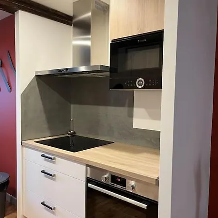 Vieille Apartment *